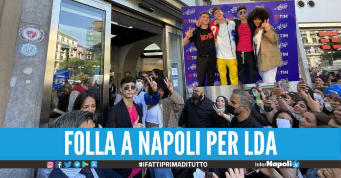 Bagno di folla a Piazza Vanvitelli, per LDA e gli altri ragazzi di Amici