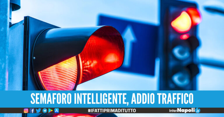 Napoli, arrivano i semafori intelligenti: multe automatiche in caso di infrazione