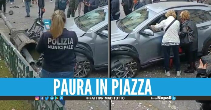 Oggi si è verificato uno spaventoso incidente a piazza Vanvitelli che, fortunatamente, non ha avuto conseguenze per le persone. Una donna
