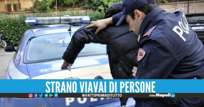 Scoperta una 'piazza' nel palazzo a Giugliano, sequestrati soldi falsi e cocaina