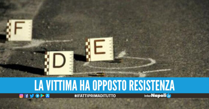 Si oppone alla rapina, i ladri sparano contro la sua auto: paura in provincia di Napoli