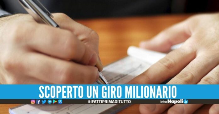 Sgominate 3 bande 'specializzate' in assegni falsi, 59 arresti tra Napoli e 12 città
