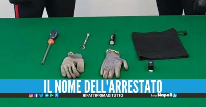 Arrestato uomo vicino al clan Di Martino, beccato con i 'ferri' in strada
