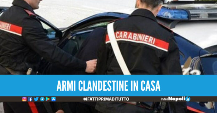 Nascondevano fucile e pistola in casa, arrestata coppia nell'Agro Aversano