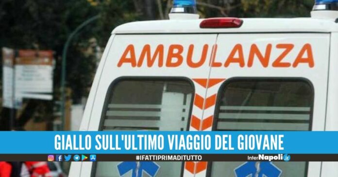 Si accascia in piazza dopo le urla, muore 35enne di Afragola