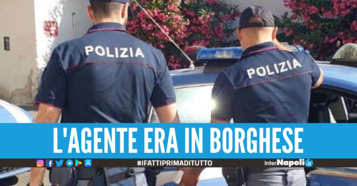Napoli. Guida la moto con droga addosso, tampona un'auto e insulta il conducente poliziotto