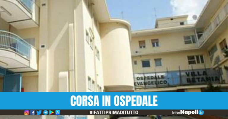 Orrore a Napoli, ragazzo accoltellato per una sigaretta negata