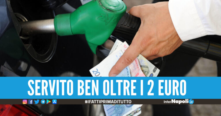 Il prezzo della benzina sfonda i 2 euro, aumenta anche il self
