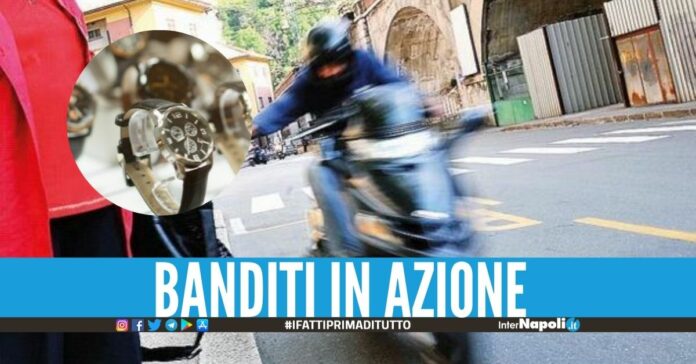 Scippano un orologio da 15mila euro in strada, 2 arresti a Napoli