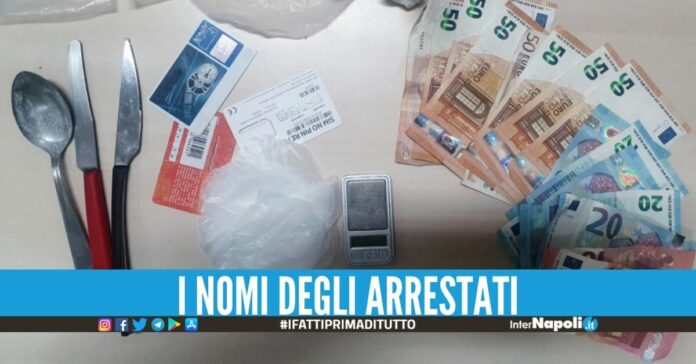 Spaccio di cocaina con coltello e cucchiaio, 2 arresti al Rione Traiano nomi