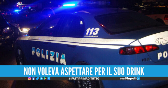 Follia nel Casertano, barista rapinata dal cliente: non voleva aspettare per avere il suo drink
