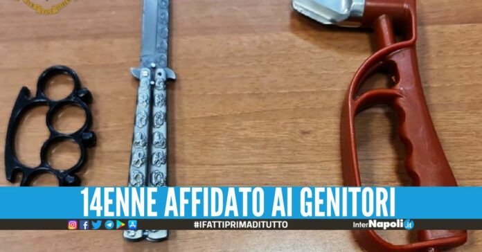 Beccato al Granatello con coltello e tirapugni, minorenne denunciato a Portici. Sabato sera gli agenti del Commissariato di Portici-Ercolano