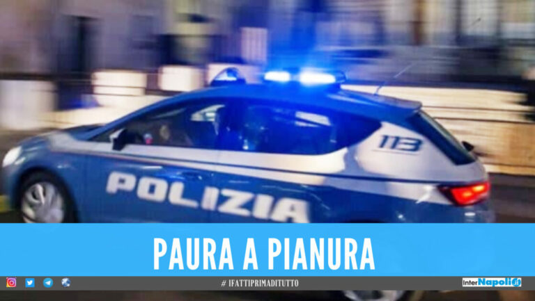 Inseguimento da film a Napoli, sfuggono al controllo e impattano contro la volante della polizia