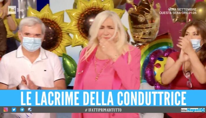 Mara Venier non rispetta la promessa, la conduttrice scoppia in lacrime a Domenica In