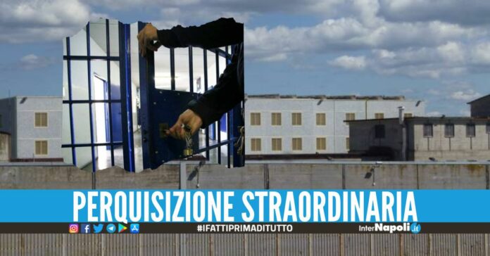 Micro cellulari, hashish e coltelli sequestrati nel carcere di Ariano Irpino