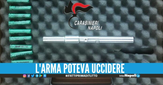 Beccato con una penna-pistola in casa, arrestato in provincia di Napoli
