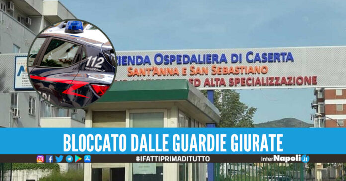 Si finge un paziente per derubare i medici all'ospedale di Caserta, il ladro finisce nei guai