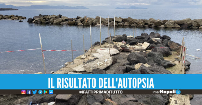 Bimbo trovato morte a Torre del Greco, i risultati dell'autopsia: 