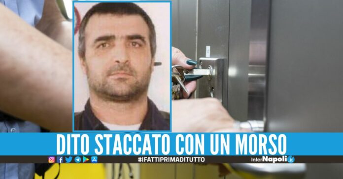 Il boss di Cosa Nostra strappò e ingoiò il mignolo all'agente in carcere