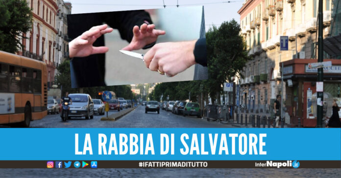 Napoli, 15enne rapinato nel centro. La rabbia del papà Città insicura, temiamo per i nostri figli