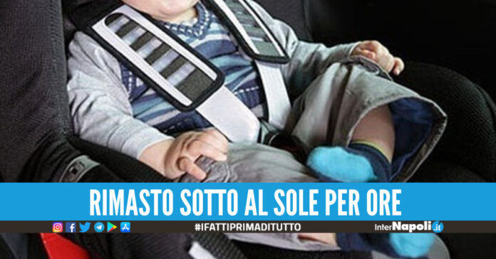Neonato in auto, foto di repertorio