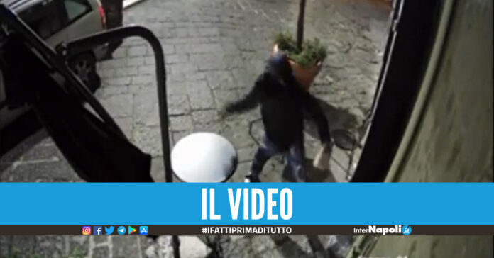 Screen video del tentato furto