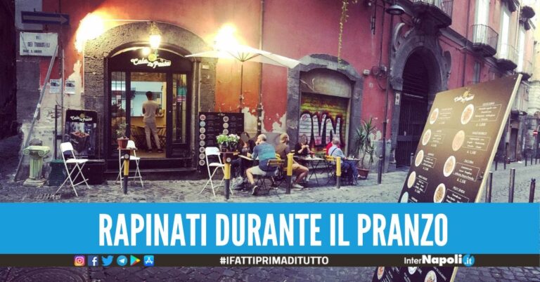 Centro storico di Napoli fuori controllo, turisti rapinati durante il pranzo
