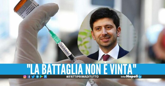 Al via la quarta dose per over 60 e fragili, l'annuncio di Speranza