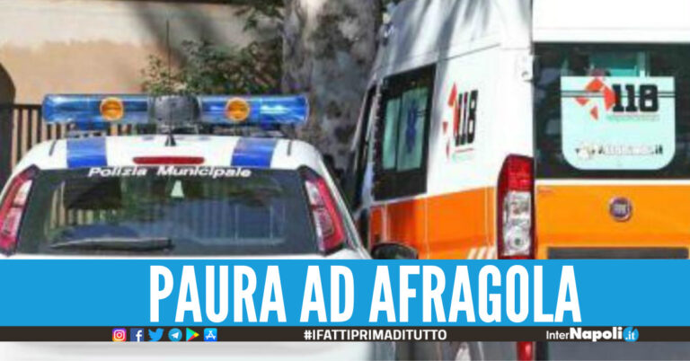 Attimi di terrore ad Afragola, tentativo di rapina in centro scooter dei malviventi a terra