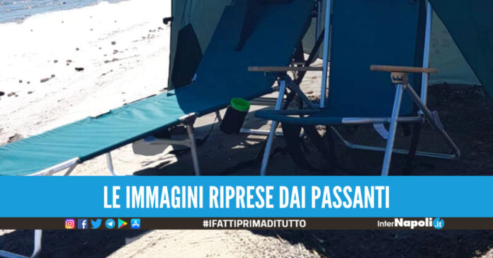 Lancio dei lettini dagli scogli e tuffi pericolosi, l'ultima follia delle 'bande' a Marechiaro