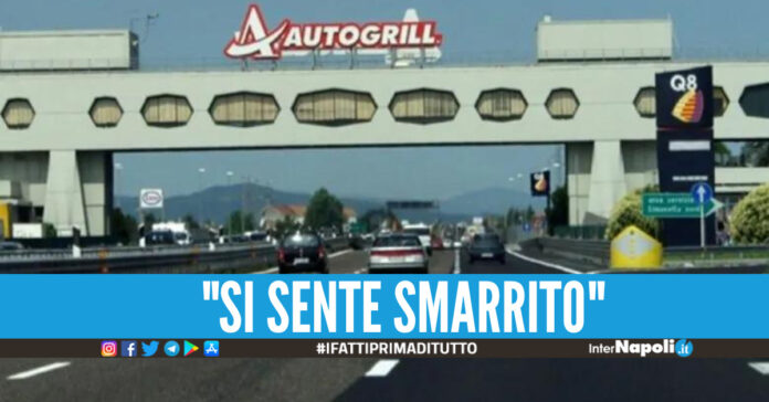 ragazzino abbandonato autostrada