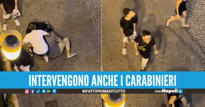Rissa a Pomigliano, volano calci e pugni nella notte: danneggiate anche le auto in sosta