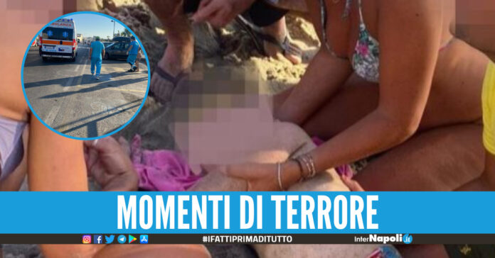 Tragedia sfiorata ad Ischia, bimbo di 8 anni rischia di annegare: il bagnino si tuffa in mare e lo salva