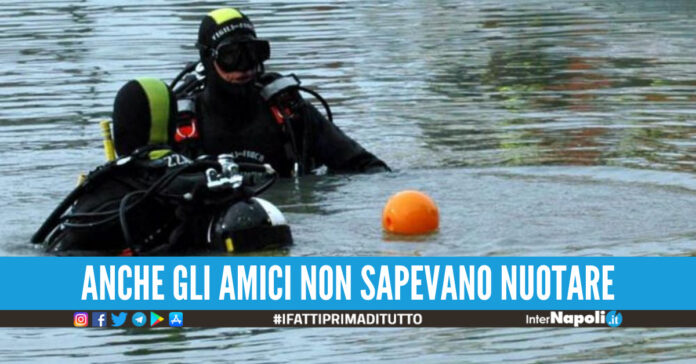 Si tuffa nel lago ma non sa nuotare, 19enne muore annegato davanti agli amici