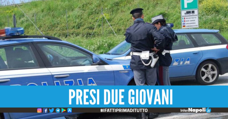 Vedono la polizia e scappano, folle inseguimento a Napoli: presi due giovanissimi