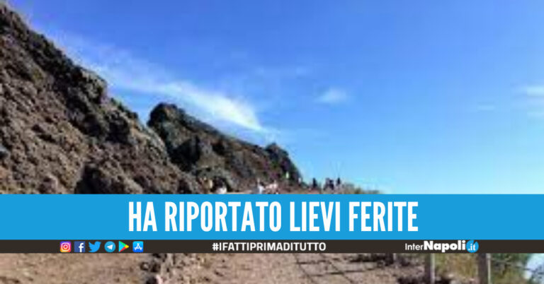 Cade in un sentiero sul Vesuvio, giovane salvato dai carabinieri