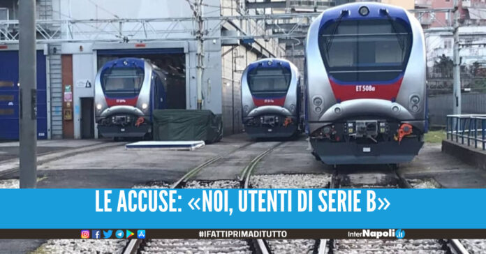 Treni della Cumana, scoppia la polemica