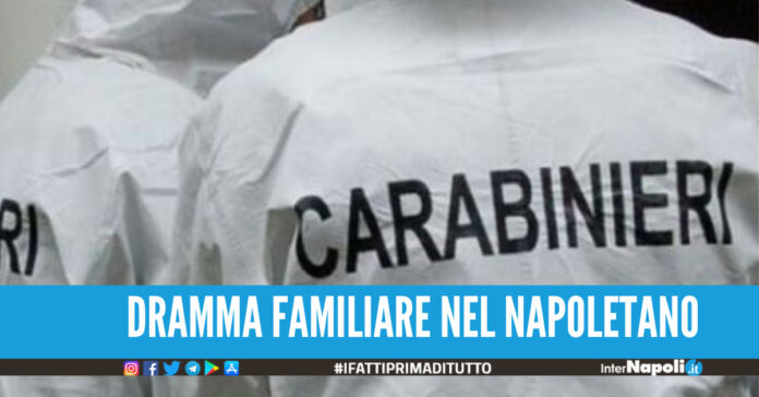 Dramma in provincia di Napoli, donna muore con un colpo di pistola grave anche il papà