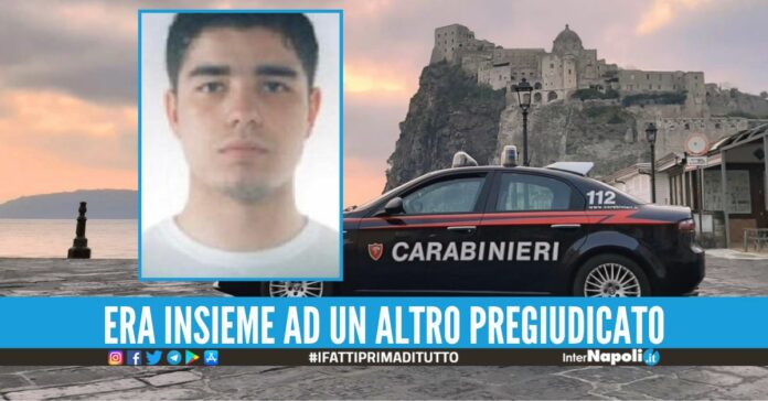 Il boss Michele Mazzarella beccato a spasso sul corso di Ischia, cacciato dall'isola