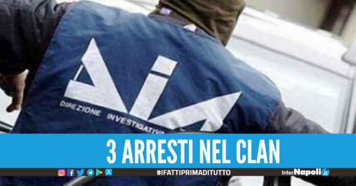 Società obbligate ad assumere operai e a cedere le auto, 3 arresti nel clan di camorra