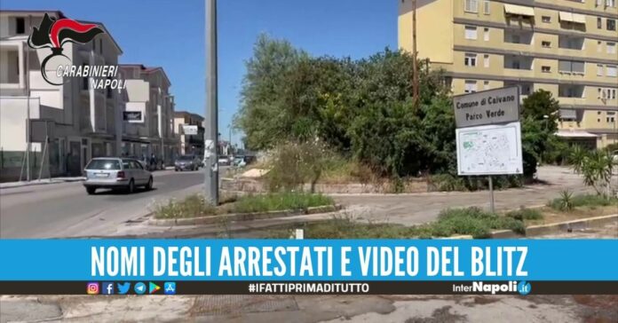 Tenta di sfuggire ai carabinieri saltando sui tetti, preso in strada a Caivano