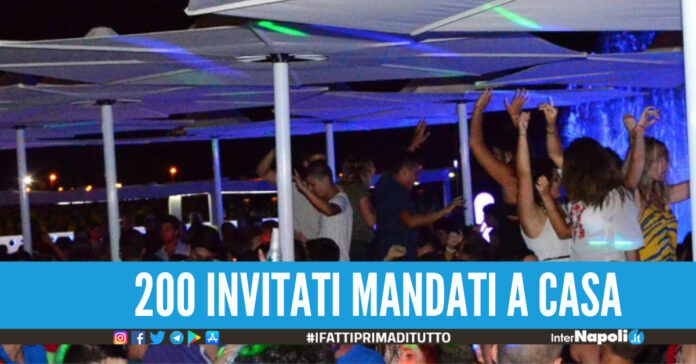 Trasforma il lido a Miliscola in una discoteca in spiaggia, scatta il sequestro dell'area