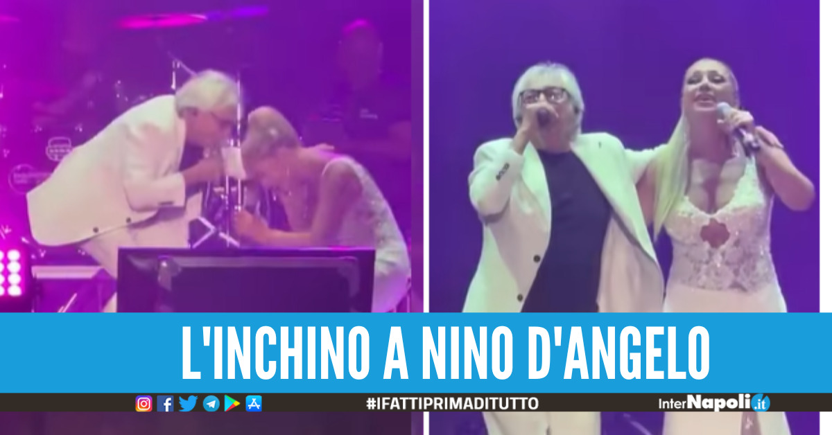 [Video]. Ida Rendano si inchina sul palco a Nino D'Angelo Gesto di rispetto e amore