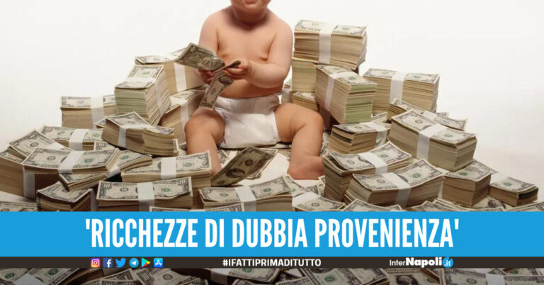 Bambini ricoperti di soldi, tra Rolex e Ferrari: i video choc sui social per esaltare la ricchezza