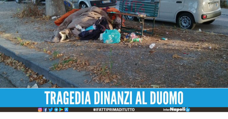Macabra scoperta a Napoli, cadavere in via Duomo: sul posto la polizia