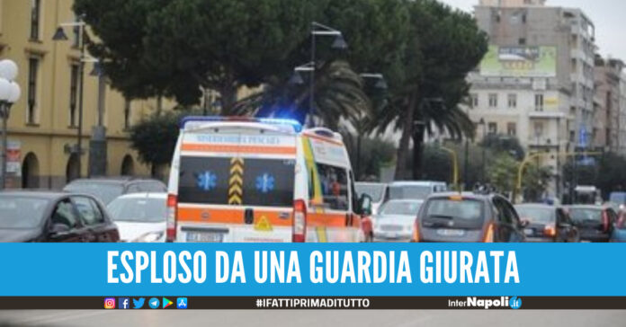 bimbo colpito da guardia giurata