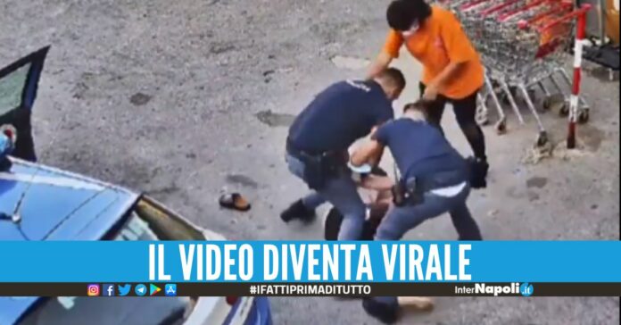 Commerciante placcato a Frattamaggiore, 22enne accusa la polizia