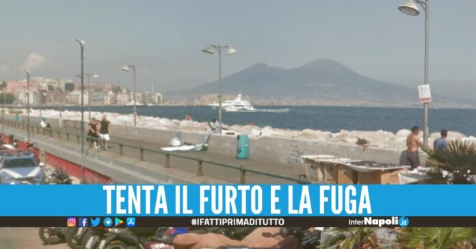 Scappa sugli scogli dopo l'assalto alla barca, bloccato a Mergellina