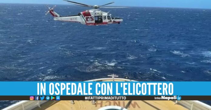 Paura sulla crociera Napoli-Valencia, trauma cranico per un bimbo