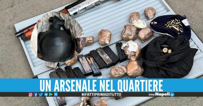 Bomba a mano, pistola e fucili scovati nel 'grattacielo' di Ponticelli